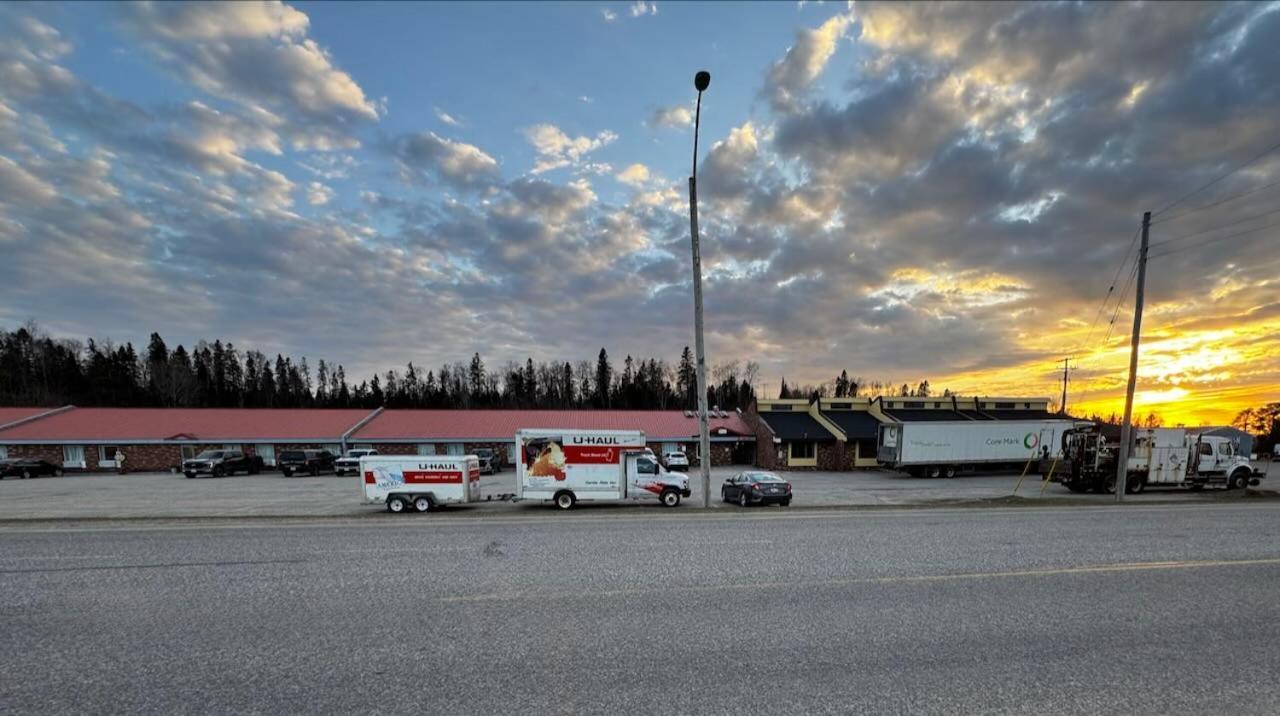 Zero-100 Motel Heron Bay Exterior foto